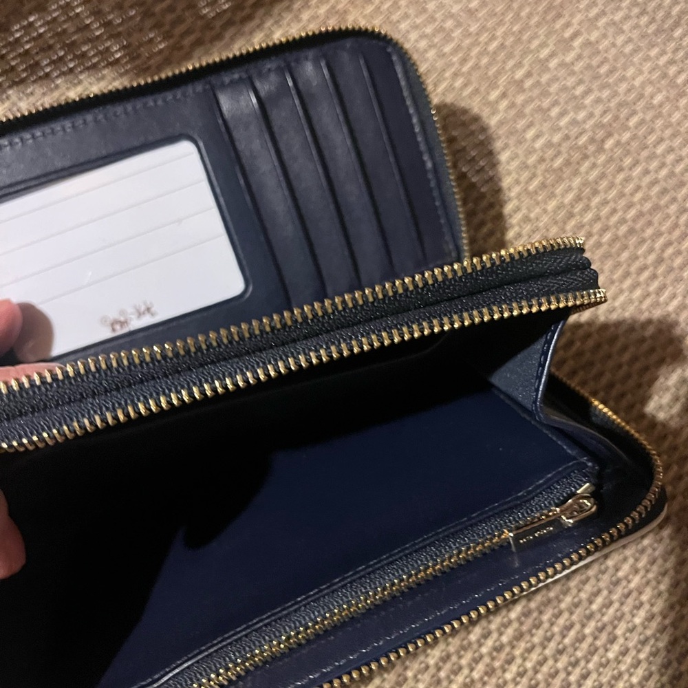 Coach Dark Blue Leather Wristlet with White Trim - Picture 4 of 9